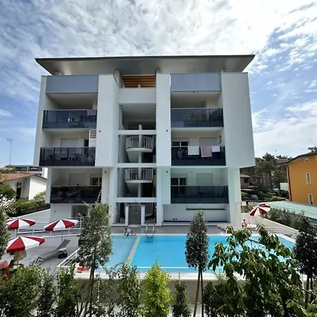 With Terrace And Pool Daire *