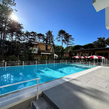 Daire With Terrace And Pool Bibione