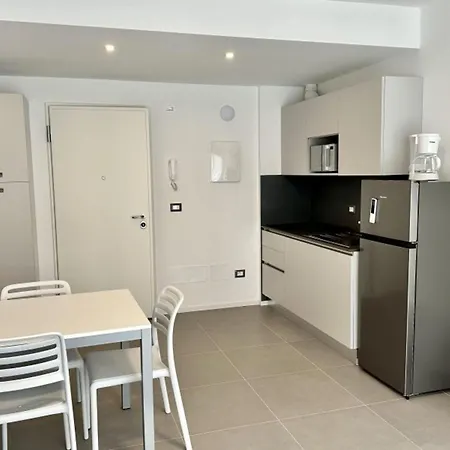With Terrace And Pool Apartamento