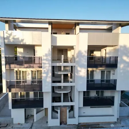 Daire With Terrace And Pool Bibione
